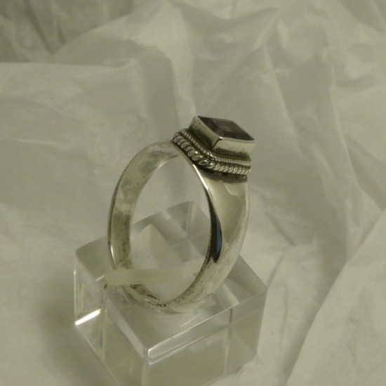 silver-handworked-ring-amethyst-baguette-70546.jpg