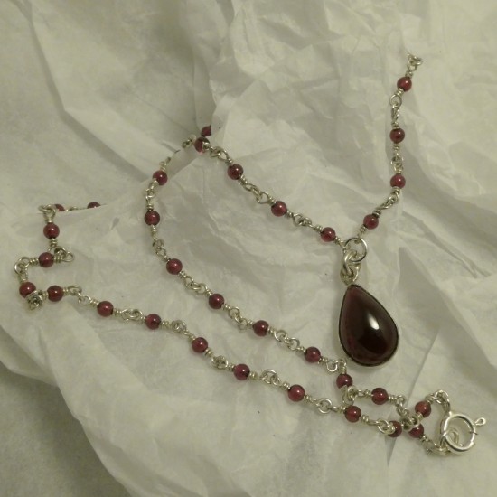 garnets-agrade-wine-red-silver-70643.jpg