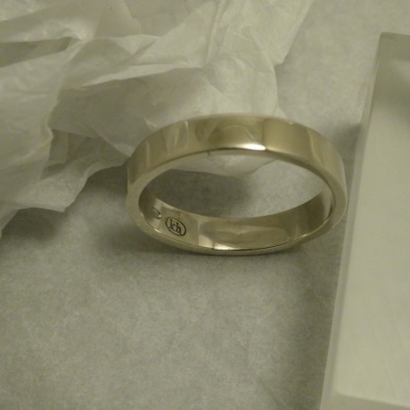 mens-9ct-white-gold-band-70254.jpg