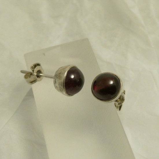 7mm-cabochon-garnets-silver-earstuds-70611.jpg