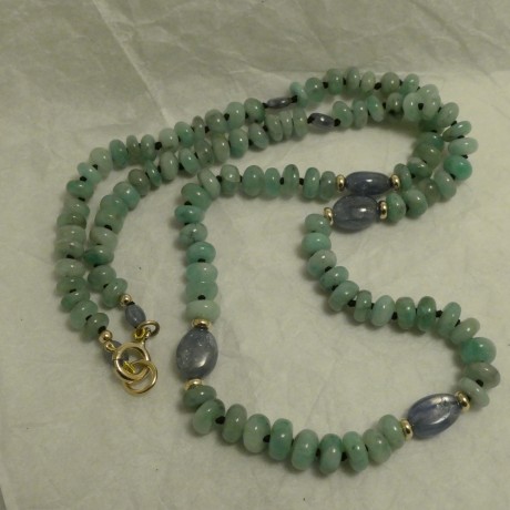 emerald-native-cut-sapphires-70859.jpg