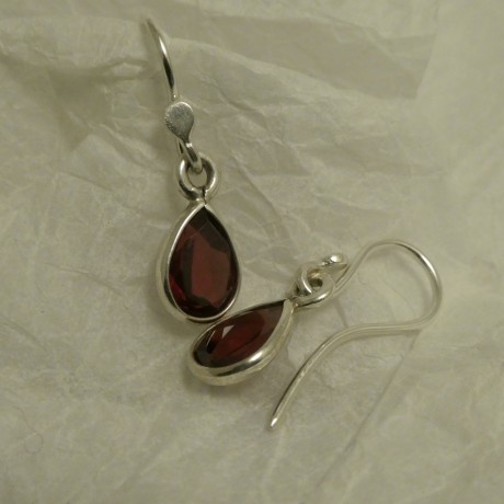fine-teardrop-garnet-silver-earrings-70734.jpg