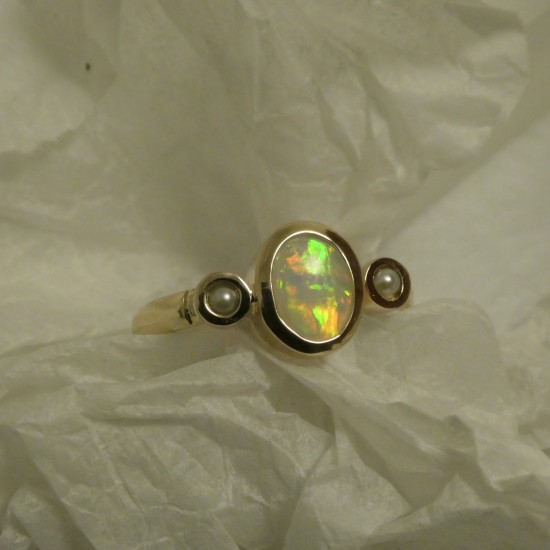 solid-white-opal-9ctgold-ring-70798.jpg