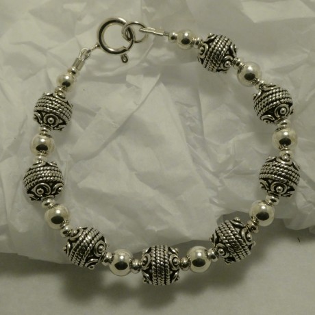 silver-bead-bracelet-80004.jpg