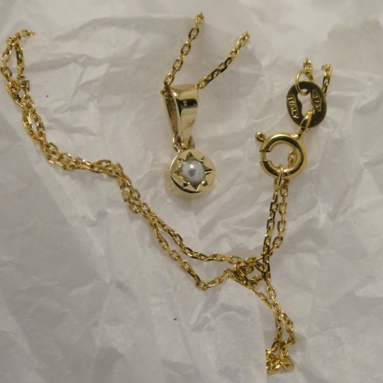 white-half-pearl-9ctgold-pendant-80213.jpg
