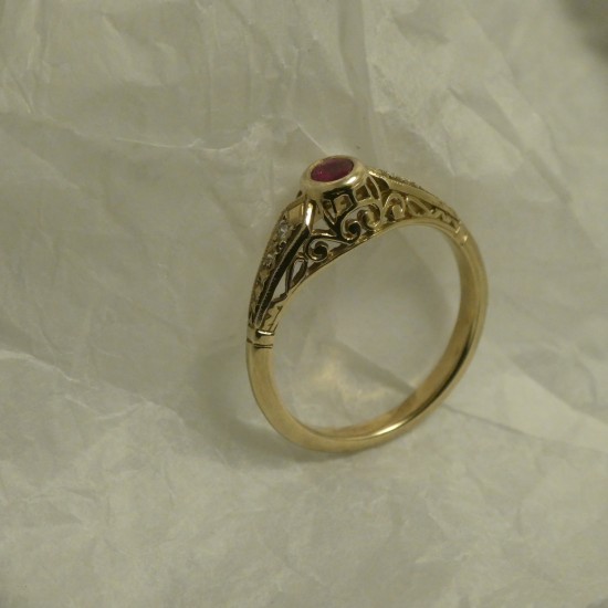 old-fashioned-ruby-gold-ring-70001.jpg