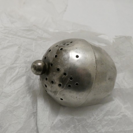 42grams-old-silver-salt-shaker-90079.jpg