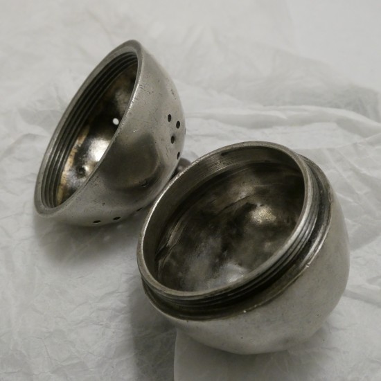 42grams-old-silver-salt-shaker-90092.jpg
