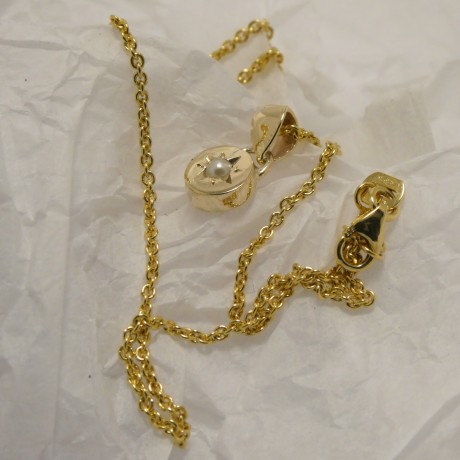 compact-pearl-9ctgold-pendant-80216.jpg