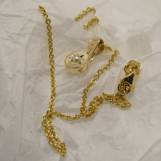 compact-pearl-9ctgold-pendant-80216.jpg