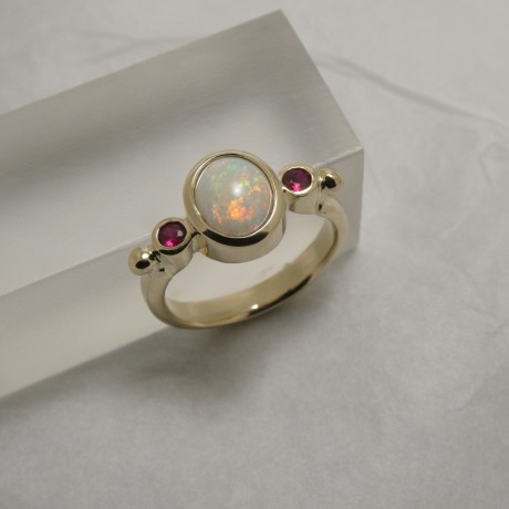 white-opal-solid-ruby-gold-90442.jpg