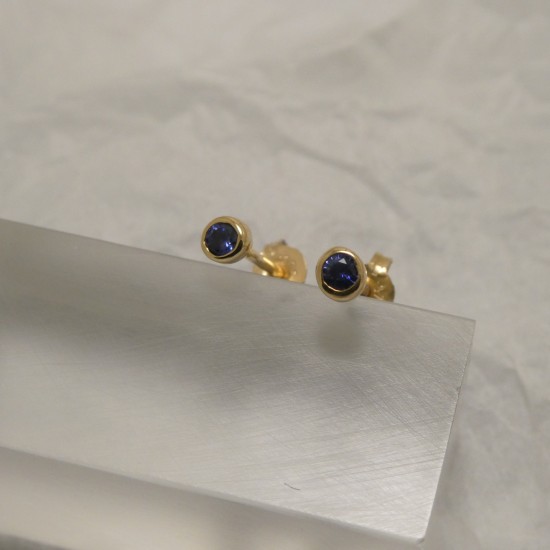 fine-small-sapphires-9ctgold-studs-90719.jpg