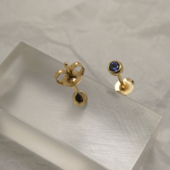 fine-small-sapphires-9ctgold-studs-90720.jpg