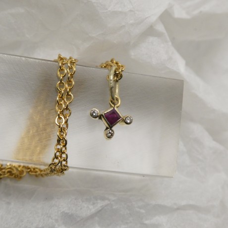 tiny-ruby-square-diamond-gold-90851.jpg