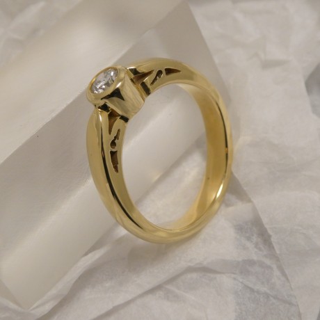 25pt-diamond-solitaire-18ctgold-handmade-00321.jpg